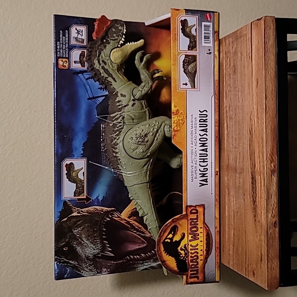 Jurassic World Dominion toy.  Yangchuanosaurus